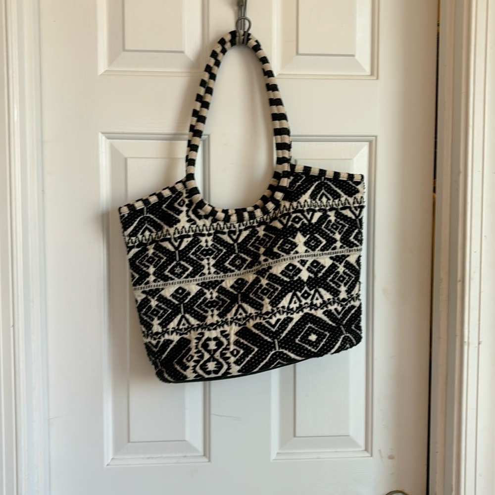 Geo print black and white tote